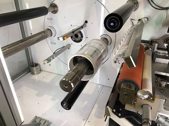 Winding shafts and cores on an IMC winder
